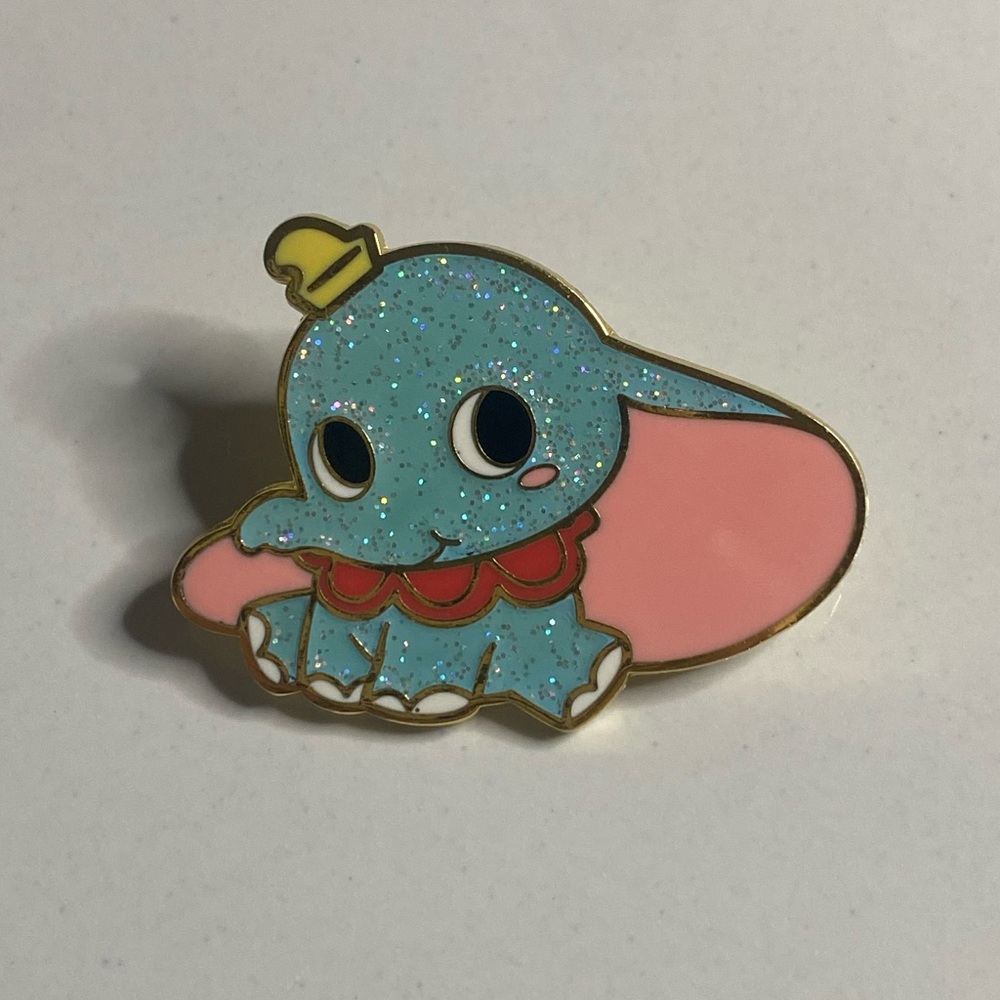 ✨ Disney Loungefly Mystery Pin – Glitter Dumbo 🎪🐘 - Picture 2 of 9